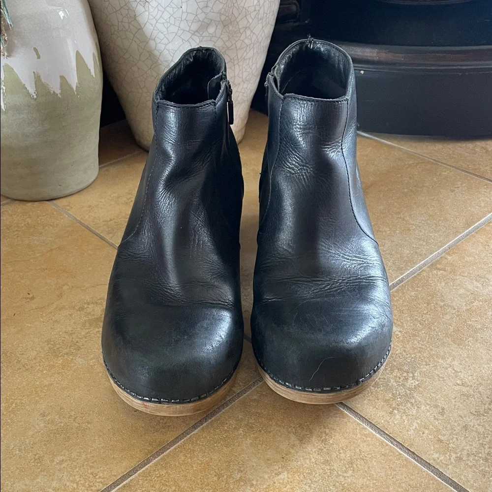 Dansko Maria Black Leather Wooden Clogs Ankle Bootie Boots Size 41 11 - Picture 3 of 9